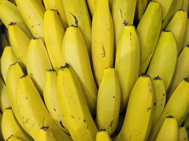 Banana nanica fresca no Hortifruti Fuad em Pirituba